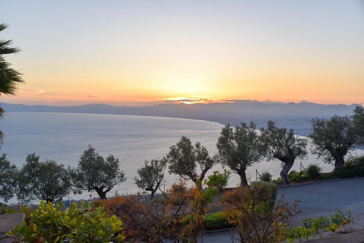 Ryalos Villas 卡拉马塔 外观 照片